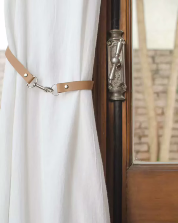 Sujeta cortina de cuero (par)